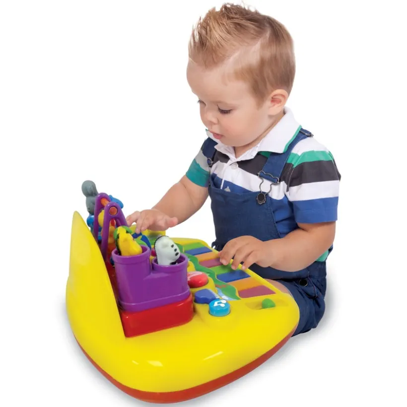 KID, piano med dansende figurer